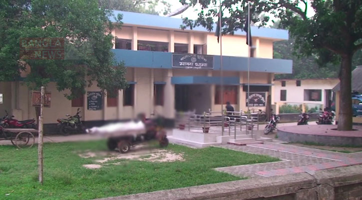 ভ্যানে কাপড় বিক্রির সময় বাসের ধাক্কায় নিহত ২