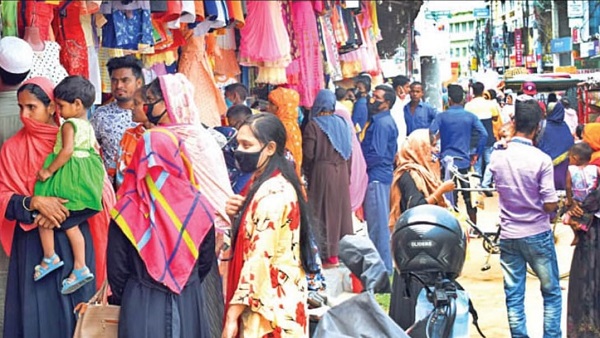 গাজীপুরের ব্যবসায়ীদের ভরসা পোশাক শ্রমিক ও গ্রামের ক্রেতা