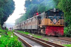 ১০ ঘণ্টা পর ঢাকা-ময়মনসিংহ রুটে ট্রেন চলাচল স্বাভাবিক