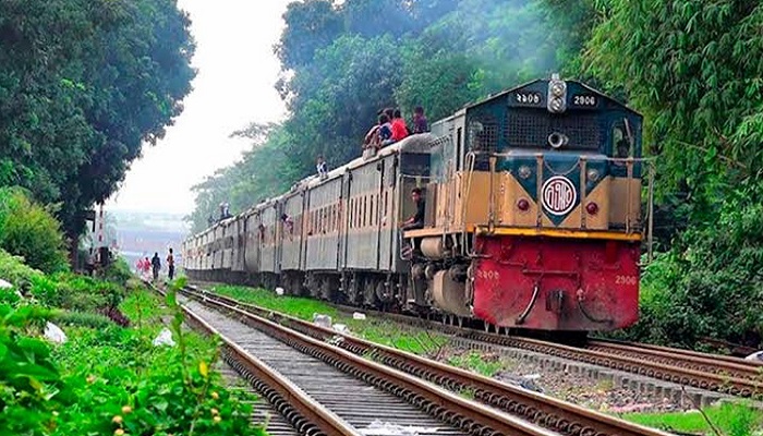 ১০ ঘণ্টা পর ঢাকা-ময়মনসিংহ রুটে ট্রেন চলাচল স্বাভাবিক