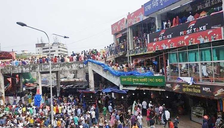 বেচাকেনায় স্বস্তি ফিরছে নিউমার্কেটে
