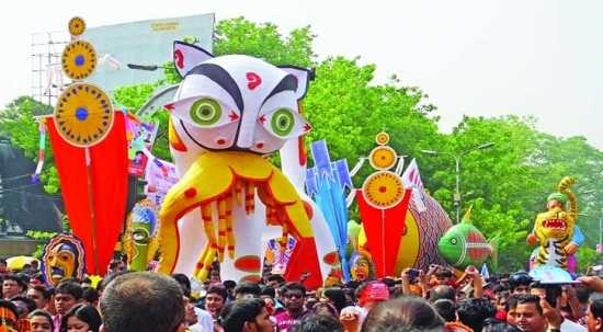 দুই বছর পর মঙ্গল শোভাযাত্রার প্রস্তুতি