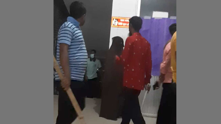 গাজীপুরে রোগীর স্বজনদের মারধর করেছেন আনসার সদস্যরা