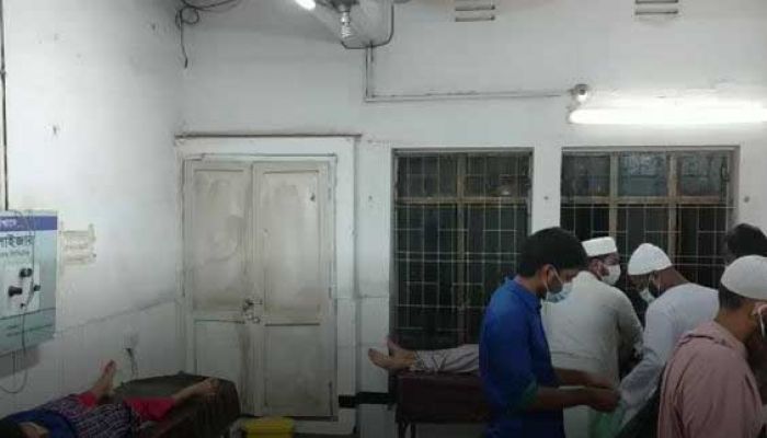 কিশোর গ্যাংয়ের হামলায় আহত গাজীপুরের এক বাসা মালিক