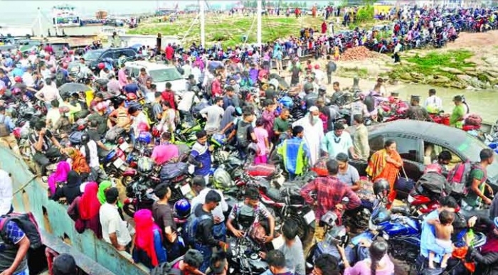 ঈদযাত্রায় ফেরিতে ৬ রুটে ৭৪ হাজার গাড়ি পার, আয় সাড়ে ৫ কোটি