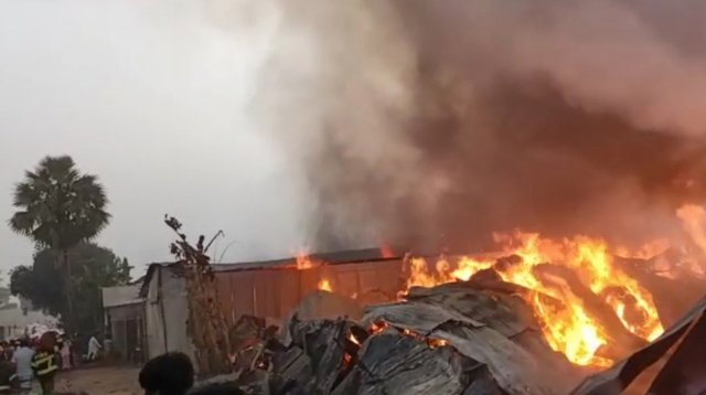 গাজীপুরে ঝুটের গুদামে আগুন