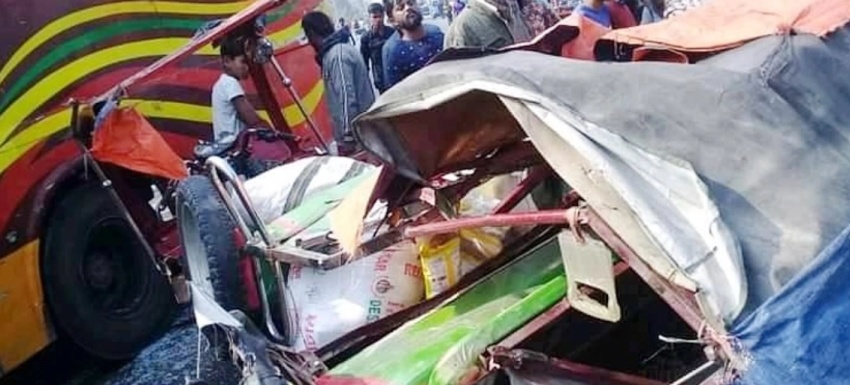 গাজীপুরে বাসের ধাক্কায় অটোরিকশার ৩ যাত্রী নিহত