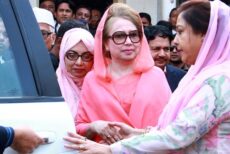 দুই নাতনির সঙ্গে ঈদ উদযাপন করবেন খালেদা জিয়া