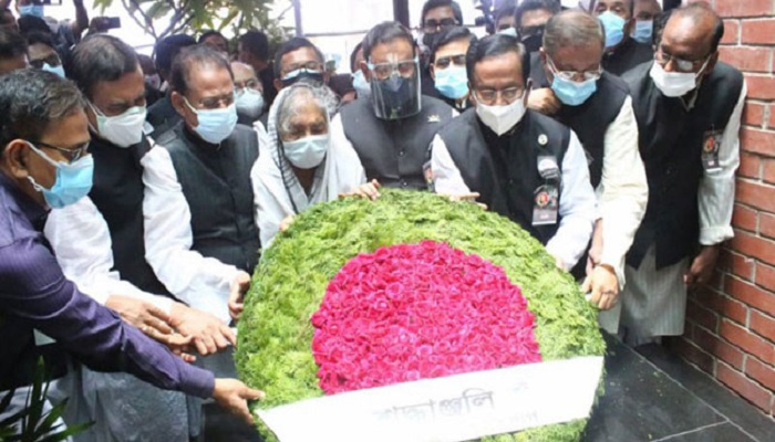 ২১ আগস্ট নিহতদের স্মরণে আওয়ামী লীগের শ্রদ্ধা