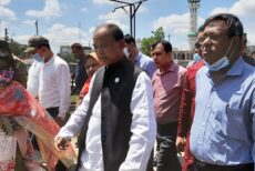 তেলের দাম বৃদ্ধির কারণে ট্রেনের ভাড়া বাড়ানোর এখনো সিদ্ধান্ত হয়নি : রেলমন্ত্রী