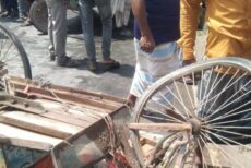 উড়াল সেতুতে কাভার্ডভ্যানের ধাক্কায় প্রাণ গেলো ভ্যান চালকের