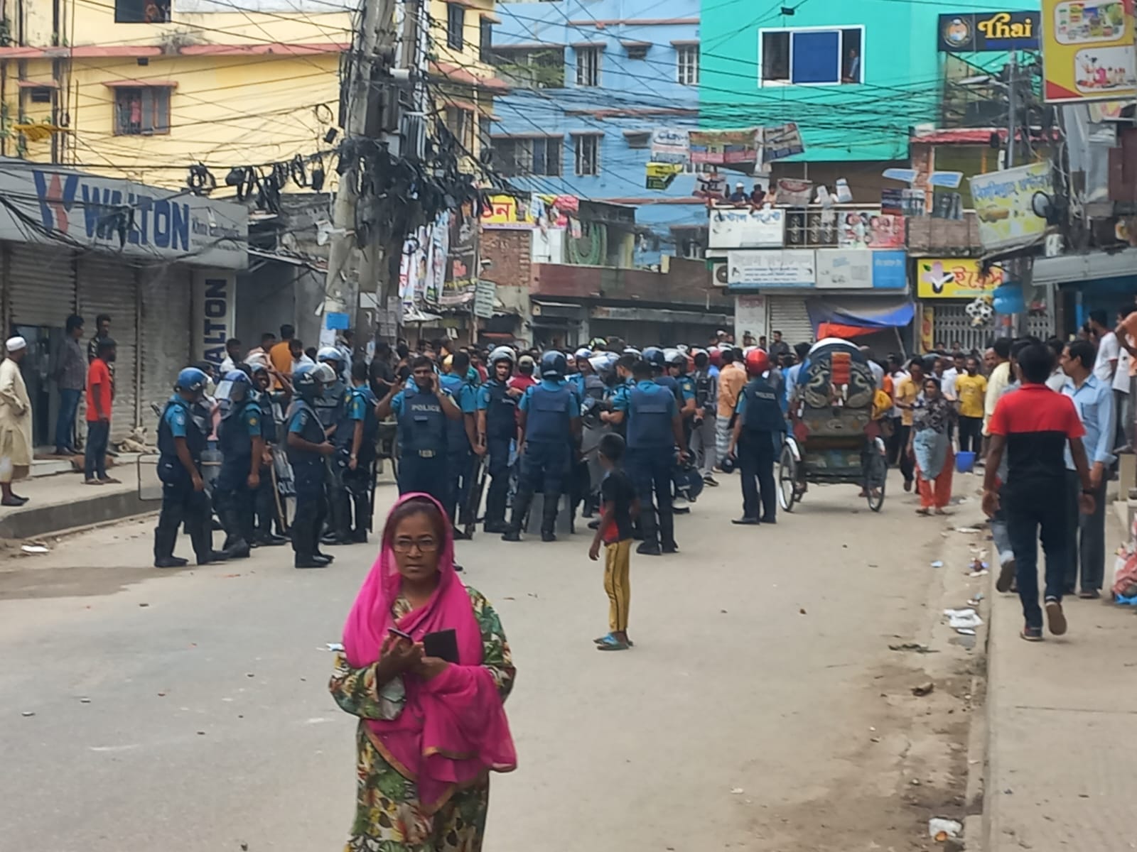 হাজারীবাগে আওয়ামী লীগ-বিএনপির সংঘর্ষ