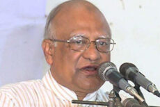 শ্রমিকদের দিয়ে পরিবহন ধর্মঘটে বাধ্য করছে : খন্দকার মোশাররফ