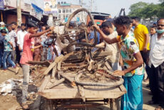 গাজীপুরে দাঁড়ানো ভ্যানে বাসের ধাক্কা, নিহত ৪