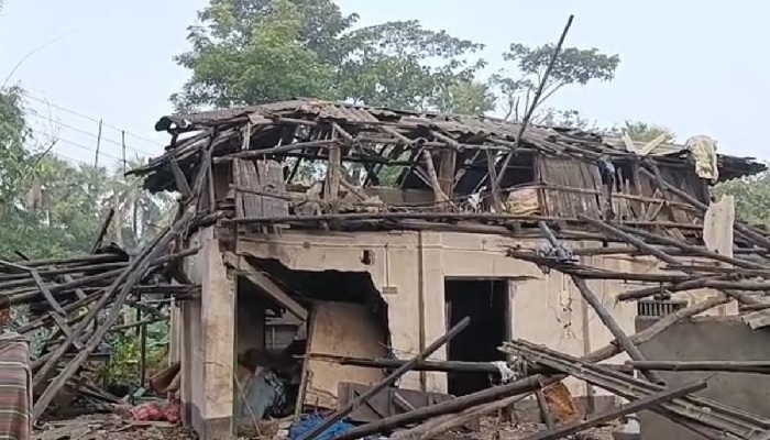 পশ্চিমবঙ্গে তৃণমূল নেতার বাড়িতে বোমা বিস্ফোরণে নিহত ৩
