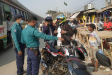 ঢাকা-ময়মনসিংহ মহাসড়কে পুলিশের তল্লাশি