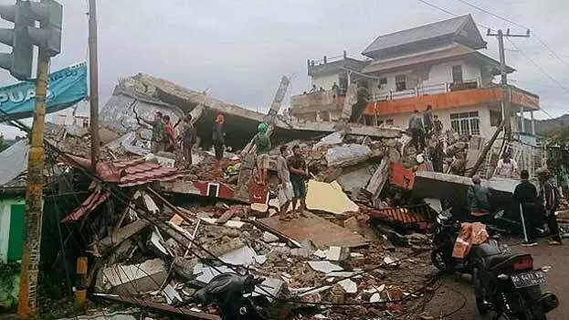 ইন্দোনেশিয়ায় ৭.৬ মাত্রার ভূমিকম্প