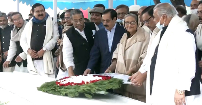 বঙ্গবন্ধুর সমাধিতে আওয়ামী লীগের নতুন কমিটির শ্রদ্ধা