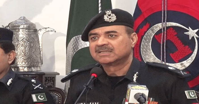 পাকিস্তানে হামলাকারী পুলিশের ইউনিফর্মে প্রবেশ করেছিলেন