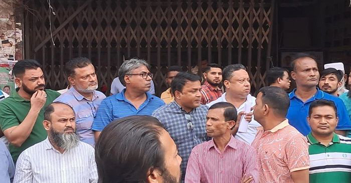 খালেদা জিয়ার কার্যালয়ের সামনে যুবদলের পদবঞ্চিতদের বিক্ষোভ
