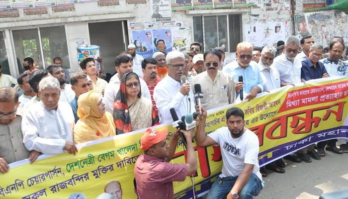 ‘এই সরকারের অধীনে গণতন্ত্র, মানুষের অধিকার, সংবাদপত্র নিরাপদ নয়’