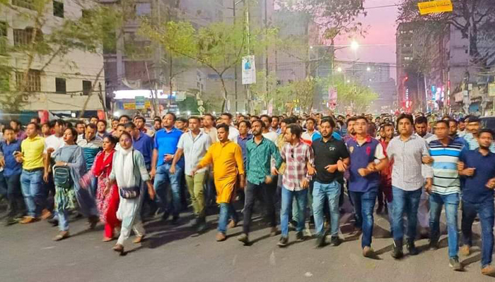 নয়াপল্টনে খালেদা জিয়ার মুক্তির দাবিতে বিএনপির বিক্ষোভ
