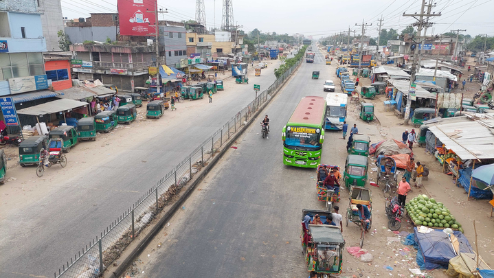 গাজীপুরে যাত্রী সংকটে যানবাহন, ফাঁকা রাস্তা-ঘাঁট