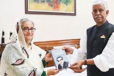 প্রধানমন্ত্রীর সঙ্গে সাক্ষাৎ করলেন আজমত উল্লা