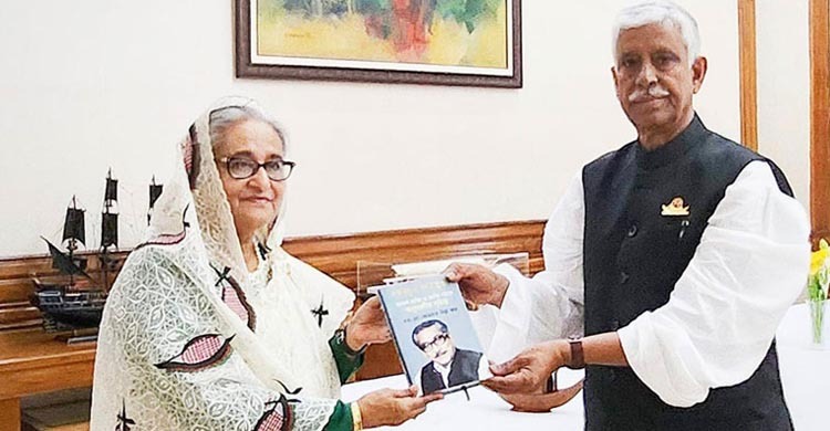 প্রধানমন্ত্রীর সঙ্গে সাক্ষাৎ করলেন আজমত উল্লা