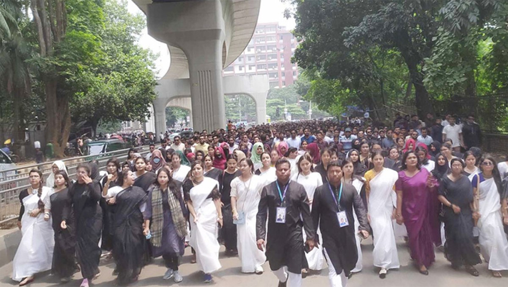 “মিছিল-স্লোগানে মুখরিত সোহরাওয়ার্দী উদ্যান”