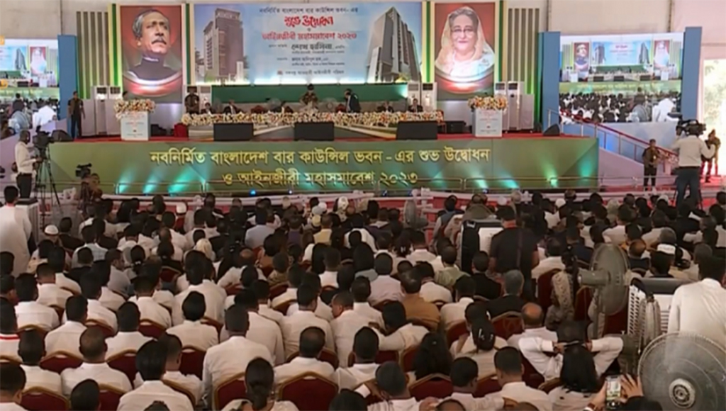 সোহরাওয়ার্দীতে আইনজীবীদের মহাসমাবেশে উপস্থিত প্রধানমন্ত্রী