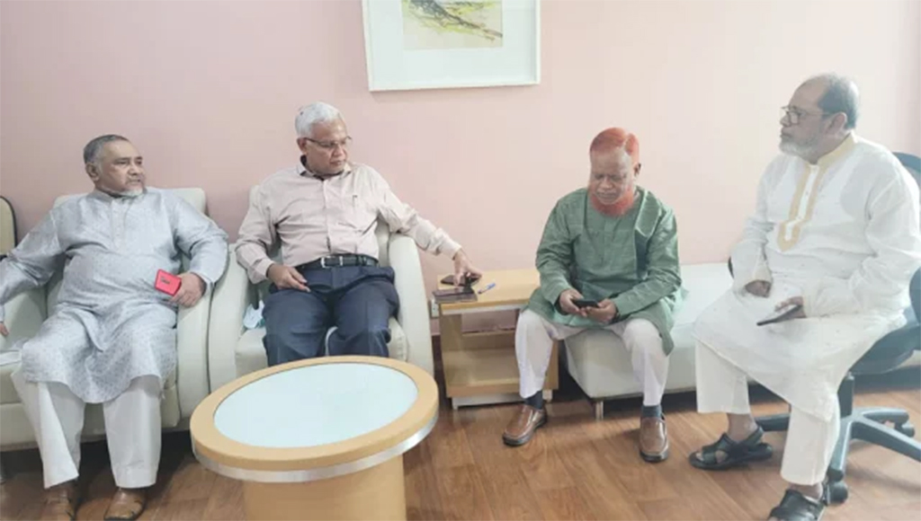 খালেদা জিয়াকে হাসপাতালে দেখতে গেলেন জামায়াত নেতারা