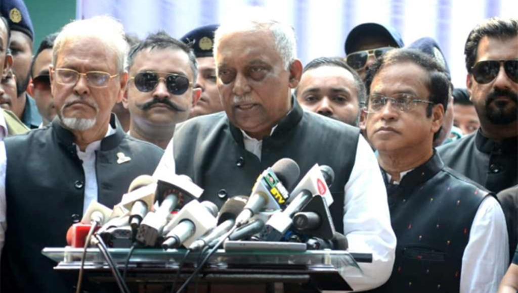 অরাজকতার দায় বিএনপির শীর্ষ নেতারা এড়াতে পারেন না: স্বরাষ্ট্রমন্ত্রী