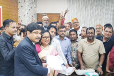 জিএম কাদেরের পক্ষে মনোনয়ন জমা দিলেন তার স্ত্রী