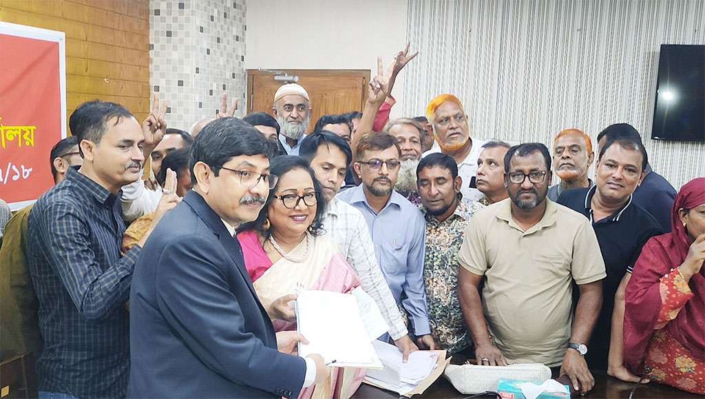 জিএম কাদেরের পক্ষে মনোনয়ন জমা দিলেন তার স্ত্রী