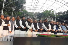 জেল হত্যা দিবস উপলক্ষে বঙ্গবন্ধুর প্রতিকৃতিতে আওয়ামী লীগের শ্রদ্ধা