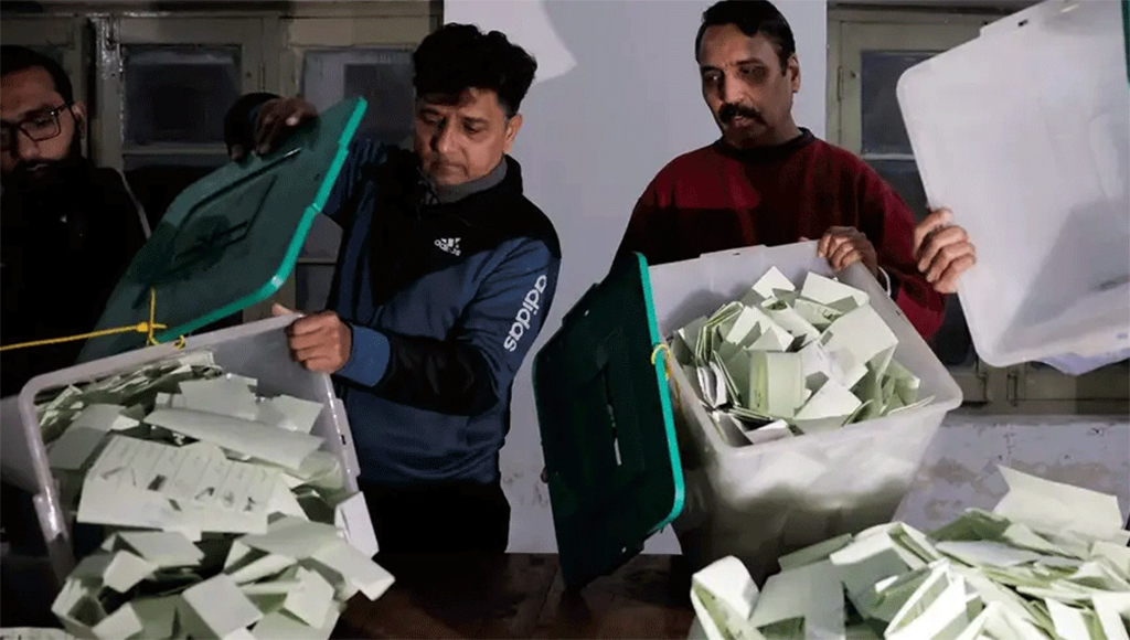 পাকিস্তানের নির্বাচনে প্রাথমিক ফলাফলে এগিয়ে ইমরান সমর্থিত প্রার্থীরা