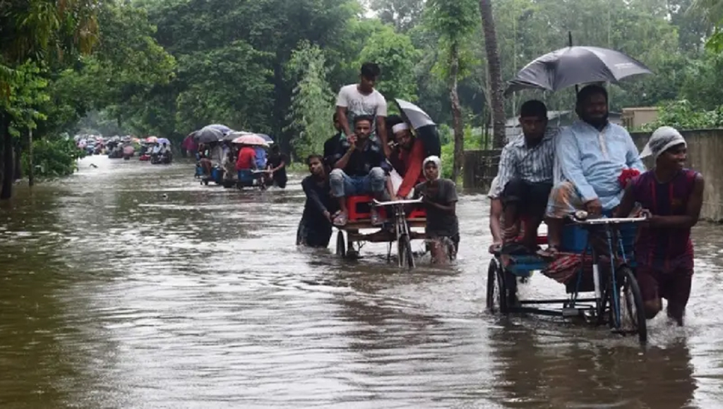 ভারী বর্ষণের কারণে ৪ জেলায় বন্যার শঙ্কা
