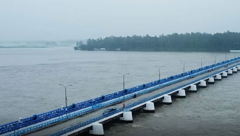 পানির চাপ সামলাতে খুলে দেয়া হয়েছে তিস্তার ৪৪ জলকপাট