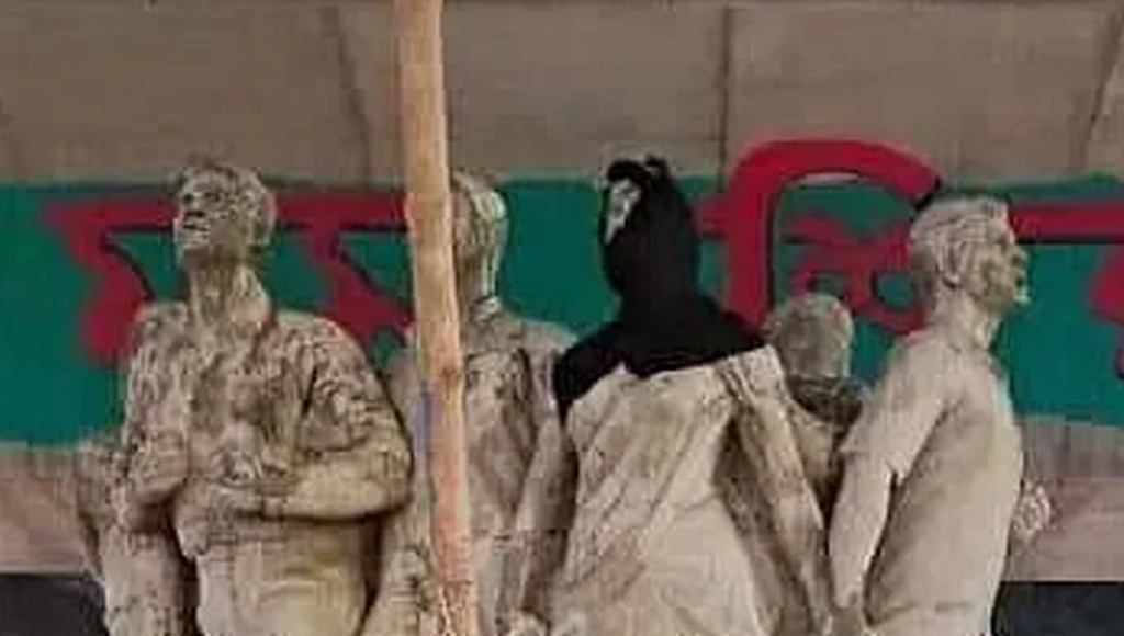 রাজু চত্বরে নারী ভাস্কর্যের মুখে কালো কাপড় পরানোয় তদন্ত কমিটি গঠন