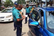 রাজধানীতে ট্রাফিক আইন ভাঙায় মামলা ৯৭২, জরিমানা ৩৮ লাখ