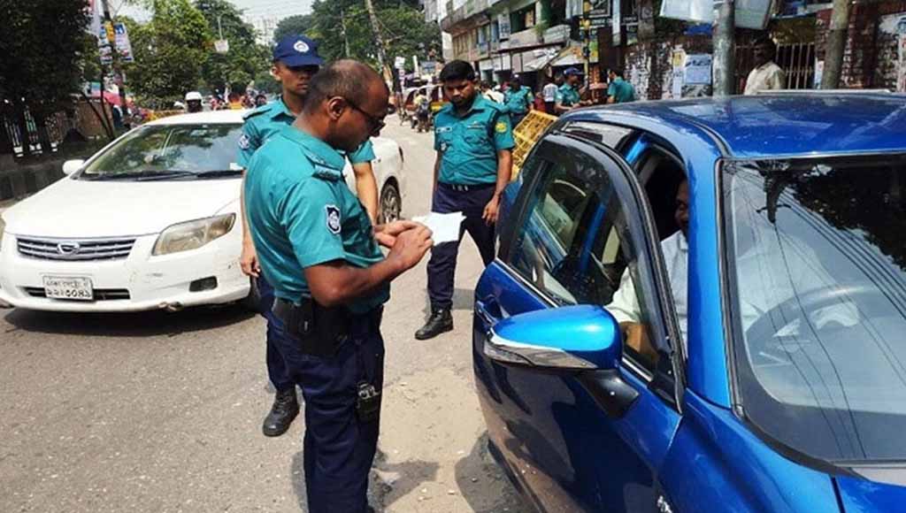 রাজধানীতে ট্রাফিক আইন ভাঙায় মামলা ৯৭২, জরিমানা ৩৮ লাখ