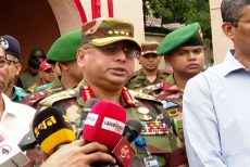 আমরা মাঠে আছি, নির্ভয়ে মণ্ডপে যান: সেনাপ্রধান
