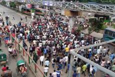 ৭ কলেজের শিক্ষার্থীদের অবরোধে বন্ধ যানচলাচল, ভোগান্তিতে যাত্রীরা