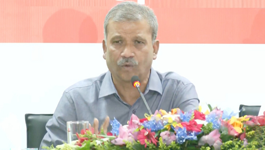সাংবাদিকতায় দ্রুতগতির প্রতিযোগিতায় অনেক অপতথ্য ছড়ায়: আসিফ নজরুল