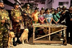 হাজারীবাগে যৌথবাহিনীর অভিযানে অস্ত্র-মাদকদ্রব্যসহ গ্রেপ্তার ১৫