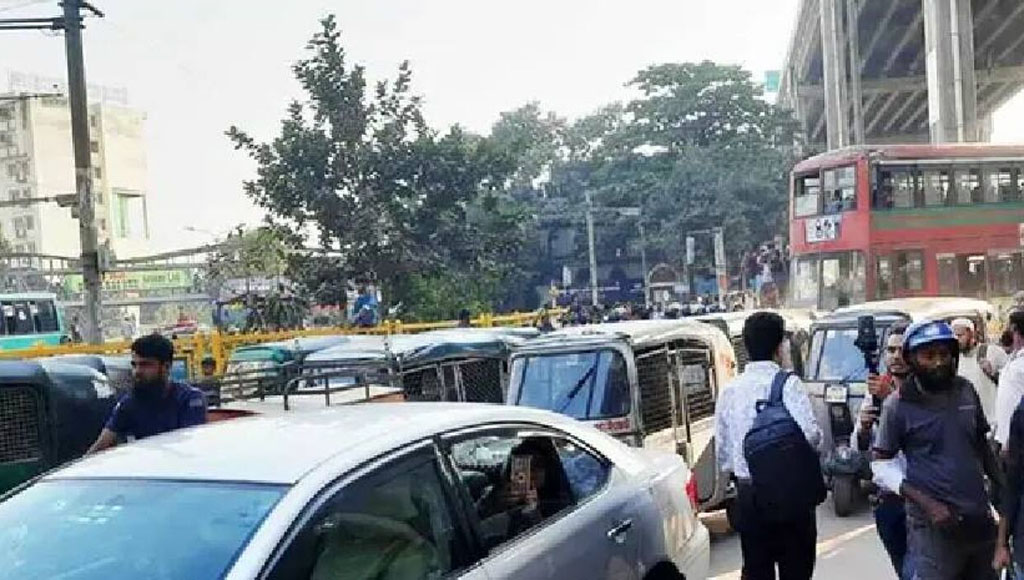 মহাখালীতে দীর্ঘ ৬ ঘণ্টা পর যান চলাচল শুরু