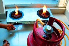 কাফরুলে গ‍্যাসের চুলা জ্বালাতে গিয়ে বিস্ফোরণে নারীসহ দগ্ধ ৫