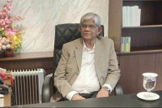 ট্যাক্স কমিয়েও নিত্যপণ্যের দাম কমানো যাচ্ছে না: অর্থ উপদেষ্টা