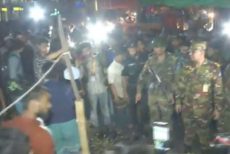 যৌথ বাহিনীর অভিযানে কাওরান বাজারে শতাধিক অবৈধ স্থাপনা উচ্ছেদ
